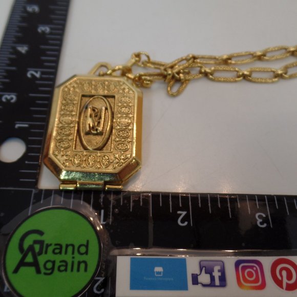 Antiquities Couture NWT Goldtone Maria Antoinette Square Locket Adj to 30" - Picture 8 of 16